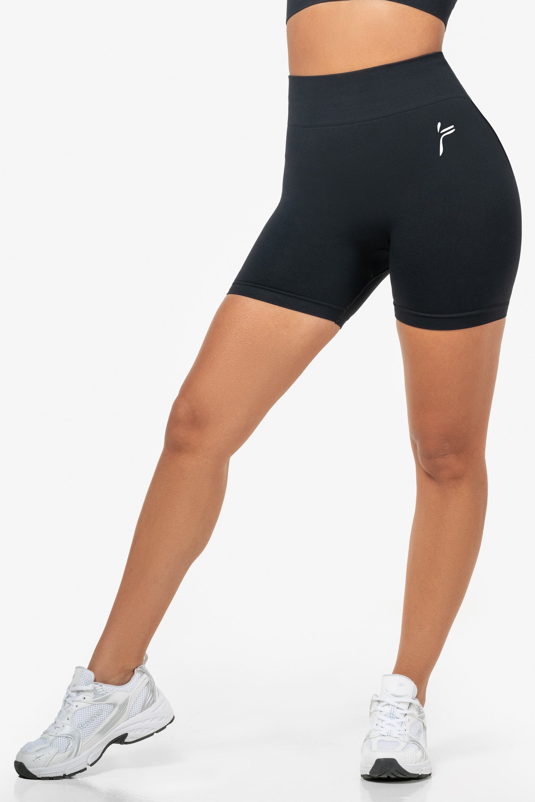 Black Lunge Scrunch Shorts - for dame - Famme - Shorts