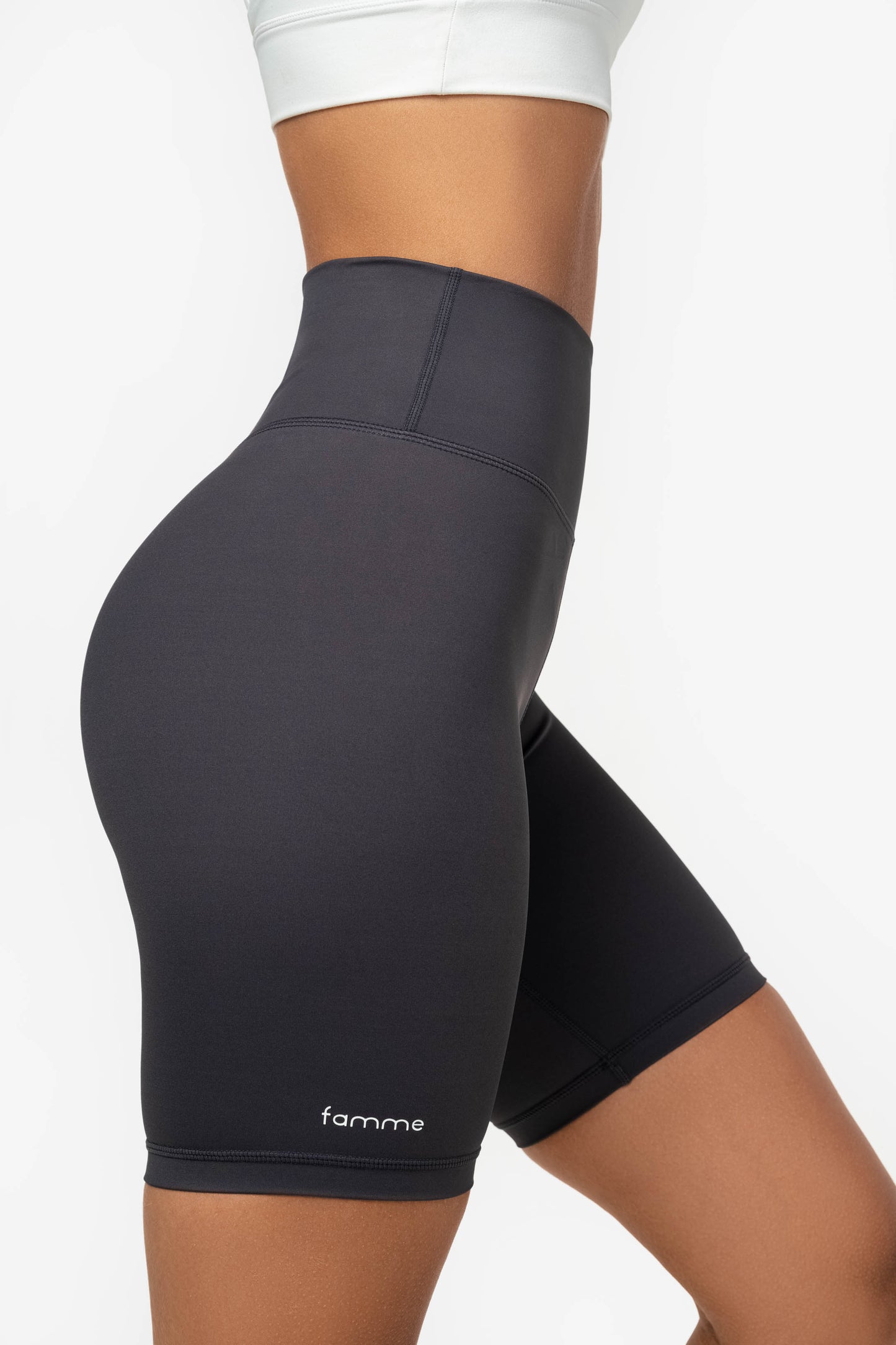 Dark Grey Antislip Biker Shorts - for dame - Famme - Shorts